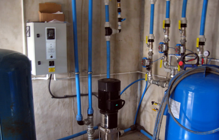 Borehole pump installation